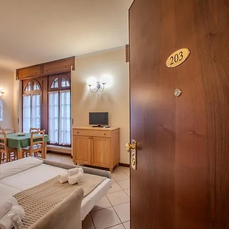 Mainard, Rigoletto Historic Apartman *